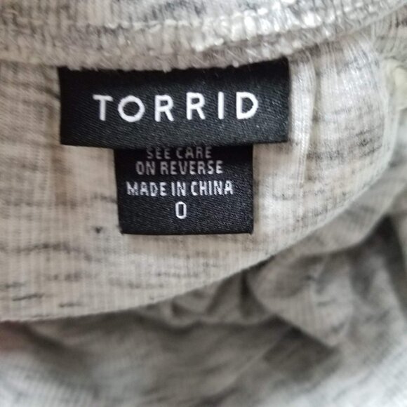 Torrid Off Shoulder Ruffle Ribbed Tee Size 0X - Picture 4 of 5